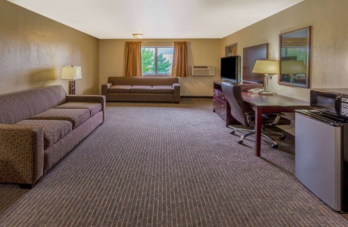 Woodburn Hotel | Super 8 by Wyndham Woodburn