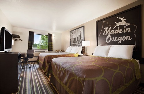 Woodburn Hotel | Super 8 by Wyndham Woodburn