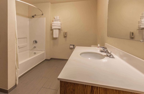 Woodburn Hotel | Super 8 by Wyndham Woodburn