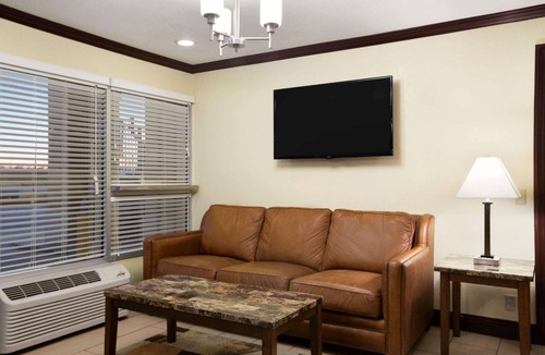 Woodward Hotel | Super 8 by Wyndham Woodward