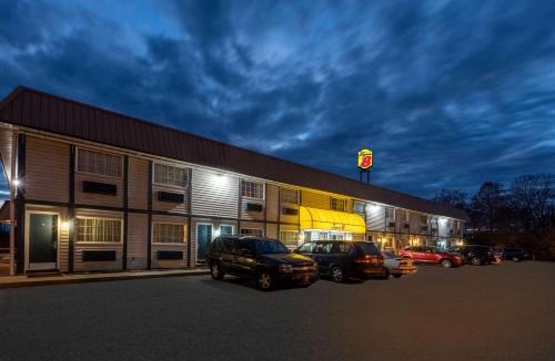 Wooster Hotel | Super 8 by Wyndham Wooster