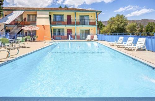 Yreka Hotel | Super 8 by Wyndham Yreka