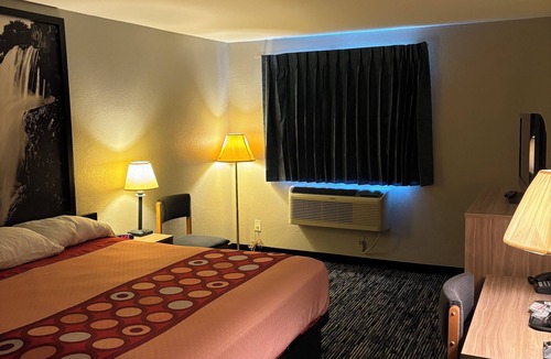 Springfield Hotel | Super 8 Springfield North I-44