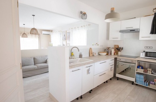 La Bruguiere Apartment | Super bright, spacious 40m2 studio in Uzège