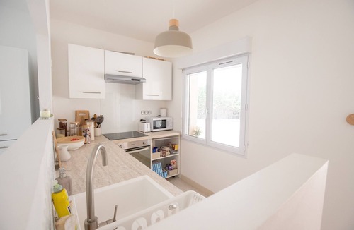 La Bruguiere Apartment | Super bright, spacious 40m2 studio in Uzège