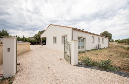 La Bruguiere Apartment | Super bright, spacious 40m2 studio in Uzège