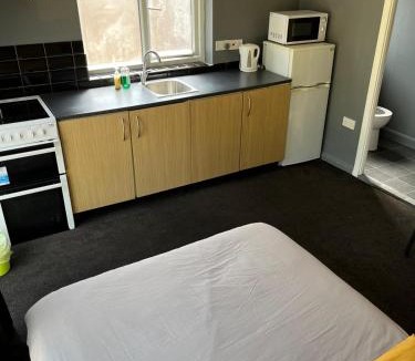 Hatfield House | 'SUPER CHEAP ROOMS' - Run away from expensive hotels!
