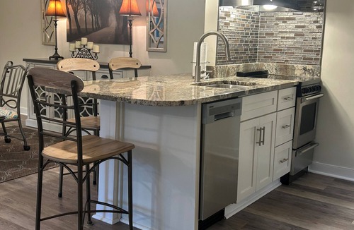 North Chesterfield House | Super Clean luxury flat near the James River in park-like setting.