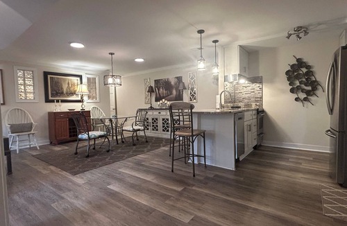 North Chesterfield House | Super Clean luxury flat near the James River in park-like setting.