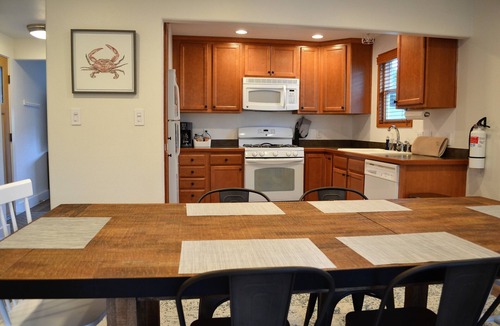 Seaside House | Super Comfy 3 Bed Home, Lovely Patio and Yard with Upscale Seating and Beautiful