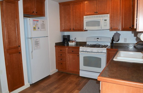 Seaside House | Super Comfy 3 Bed Home, Lovely Patio and Yard with Upscale Seating and Beautiful