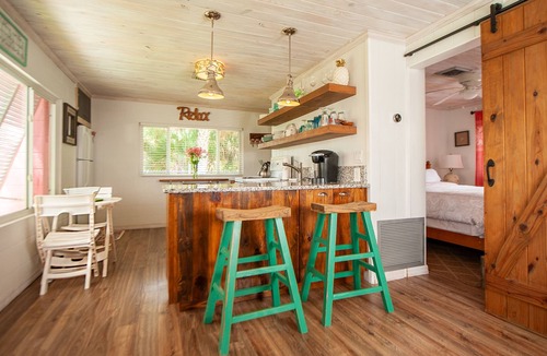 Laurel House | Super comfy cottage, close to the beach