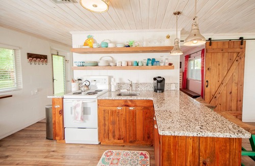 Laurel House | Super comfy cottage, close to the beach