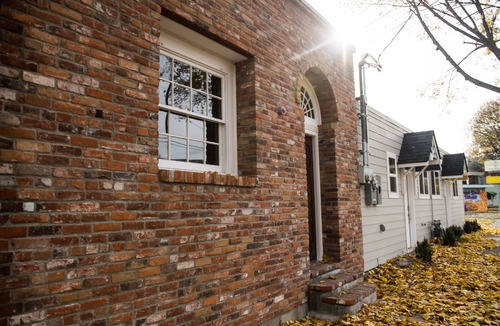 La Grande Apartment | Super Cozy Downtown Studio Full Kitchen - EOU - Easy Walk Short Drive Hot Lakes