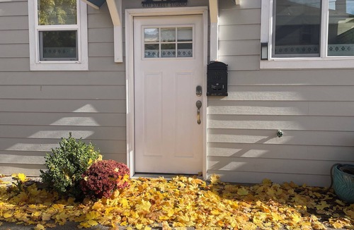 La Grande Apartment | Super Cozy Downtown Studio Full Kitchen - EOU - Easy Walk Short Drive Hot Lakes