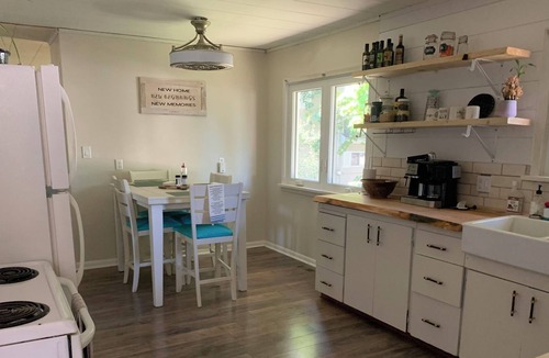 Chatsworth House | Super cozy home in small town