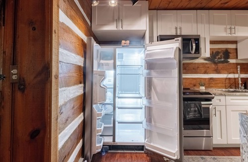 Cumming Cabin | Super Cozy,Rustic,SAUNA,hottub,2 bed, 2bath