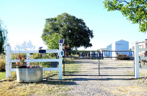 Tehama County Cottage | Super Cute, 1 Bedroom cottagenclose to the river, and 6 miles to the Casino