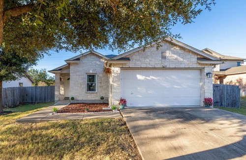 Round Rock House | Super cute and cozy house!