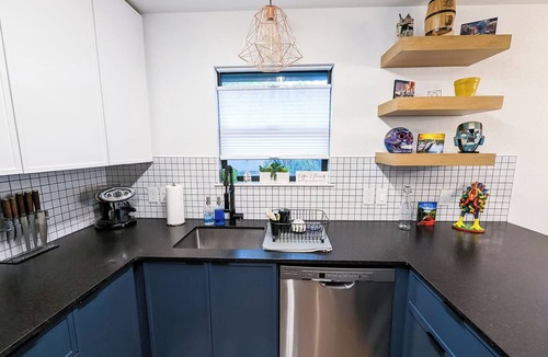 St. John - Coronado Hills House | Super Cute and Fully renovated 2 bedroom Home, 8 mins to downtown