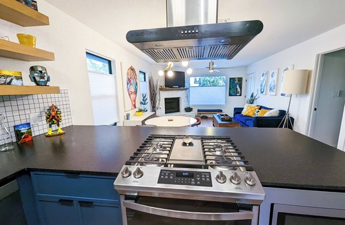 St. John - Coronado Hills House | Super Cute and Fully renovated 2 bedroom Home, 8 mins to downtown