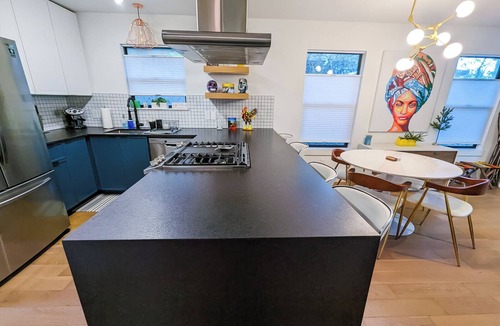 St. John - Coronado Hills House | Super Cute and Fully renovated 2 bedroom Home, 8 mins to downtown