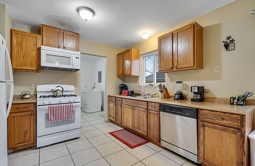 Madison Heights House | Super Cute & Nice Home of Yours in Madison Hts, MI