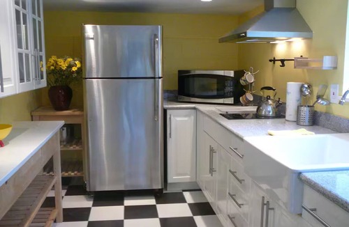 Knickerbocker Apartment | Super Cute Orinda Flat. Walk 2 BART and Everywhere