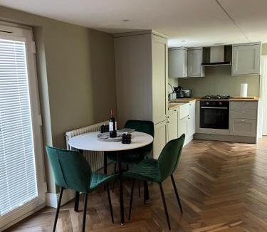 Underhill Apartment | Super deluxe apartment