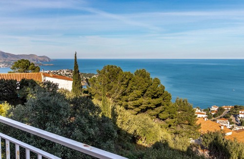 Llanca Apartment | Super Fener 93 - top-floor apartment with terrace