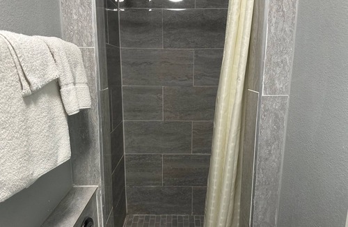 Newport Hotel | Super Inn