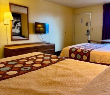 Lightfoot Hotel | Super Inn