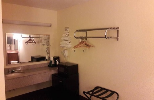 Lightfoot Hotel | Super Inn Williamsburg