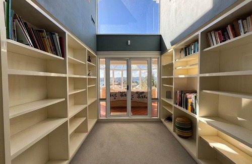 Wellington Villa | Super large seaview house