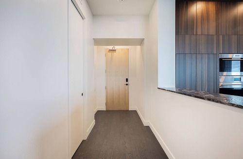 Quartier des Spectacles Apartment | Super Lush PH :3BR+2.5B :Pool :Gym :Parking :Office :Game Room :24/7 Doorman