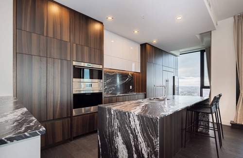 Quartier des Spectacles Apartment | Super Lush PH :3BR+2.5B :Pool :Gym :Parking :Office :Game Room :24/7 Doorman