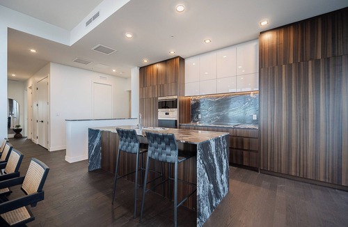 Quartier des Spectacles Apartment | Super Lush PH :3BR+2.5B :Pool :Gym :Parking :Office :Game Room :24/7 Doorman