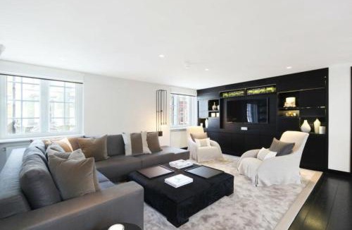 Lee Apartment | Super Luxury High Ceiling in St Peter