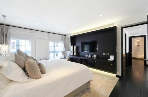 Lee Apartment | Super Luxury High Ceiling in St Peter