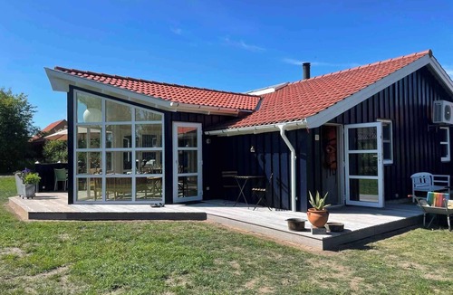 Hojslev House | Super nice holiday home with whirlpool