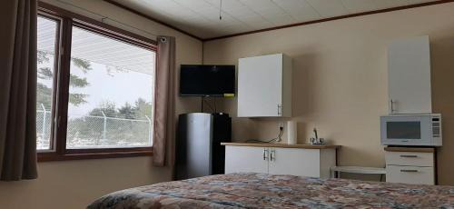 Sault Ste. Marie Hotel | Super Nights Inn