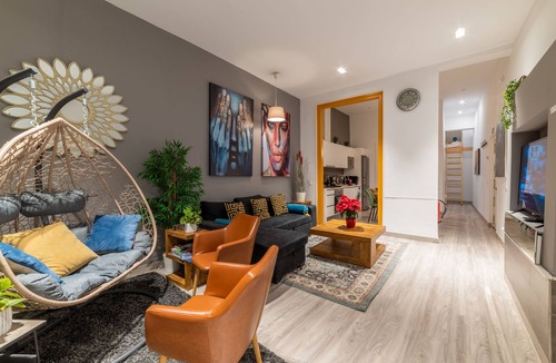 Embajadores Apartment | ✴Super Prime Location✴ Luxury Suite for families🍒groups- AC, Nessperso
