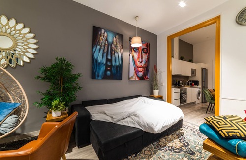Embajadores Apartment | ✴Super Prime Location✴ Luxury Suite for families🍒groups- AC, Nessperso