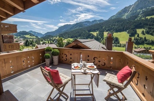 Rougemont Ski Chalet | Super private Luxury Chalet with Hotel facilities