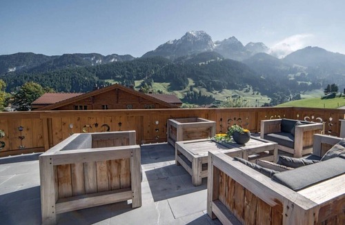 Rougemont Ski Chalet | Super private Luxury Chalet with Hotel facilities
