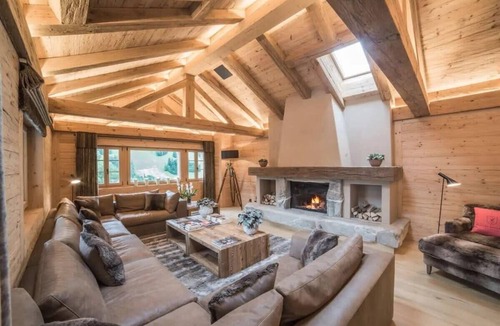 Rougemont Ski Chalet | Super private Luxury Chalet with Hotel facilities
