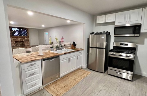 Shreveport House | Super Spacious 3 Bedroom House, w/2 Living Rooms and Close to Everything