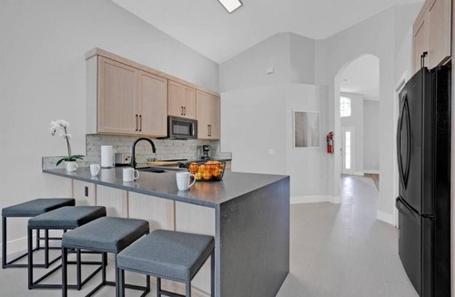 Lake Berkley House | Super Spacious House w/Private Pool and Game Room