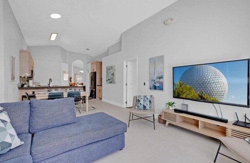 Lake Berkley House | Super Spacious House w/Private Pool and Game Room