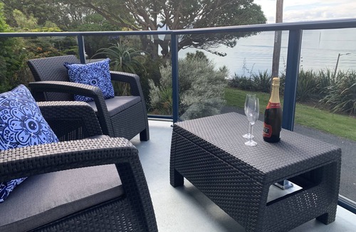 Onerahi House | Super spacious house with magnificent water views